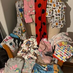 Girls pajama bundle, size 4/5T. Used but in great condition!